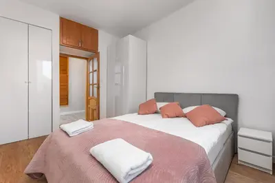 Łóżko lub łóżka w pokoju w obiekcie Nowolipie 26 by Homeprime