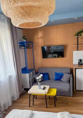 Telewizja i/lub zestaw kina domowego w obiekcie Plum Studio with terrace #self check-in