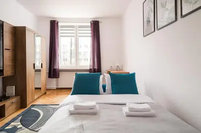 Łóżko lub łóżka w pokoju w obiekcie Ochota Serene Apartment by BookingHost