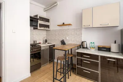 Kuchnia lub aneks kuchenny w obiekcie Ochota Serene Apartment by BookingHost