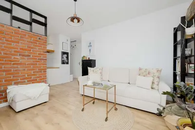 Część wypoczynkowa w obiekcie Apartment with Parking and Garden near the PGE Stadium in Warsaw by Noclegi Renters