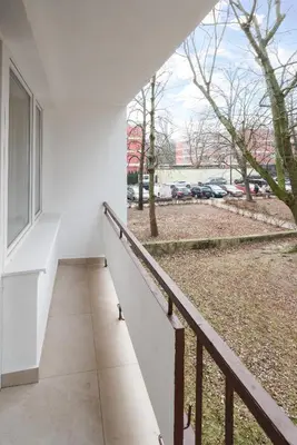 Balkon lub taras w obiekcie Krasiński Garden Superior Apartment by BookingHost