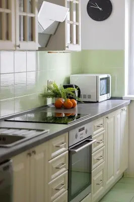 Kuchnia lub aneks kuchenny w obiekcie Jasny Apartament z Dwoma Sypialniami i Biurkiem by Noclegi Renters