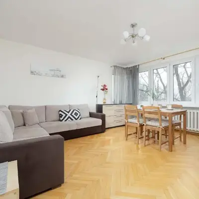 Jasny Apartament z Dwoma Sypialniami i Biurkiem by Noclegi Renters