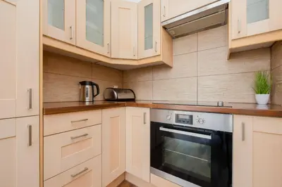 Kuchnia lub aneks kuchenny w obiekcie Spacious Apartment with Parking and Balcony by Noclegi Renters