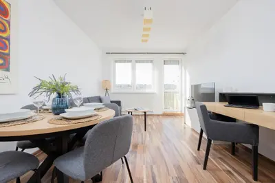 Część wypoczynkowa w obiekcie Spacious Apartment with Parking and Balcony by Noclegi Renters