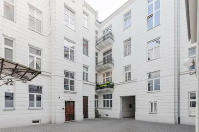 Budynek, w którym mieści się apartament