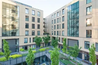 Budynek, w którym mieści się apartament