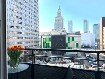 Balkon lub taras w obiekcie OhMyHome Panorama Apartament w Centrum Warszawy z widokiem na Pałac Kultury