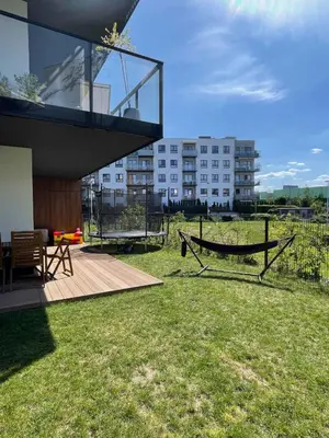 Ogród w obiekcie LUX Pastel Oasis Family Apartment with Parking & Gym by Renters Prestige