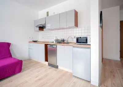 Kuchnia lub aneks kuchenny w obiekcie Green Kabaty Apartment 5