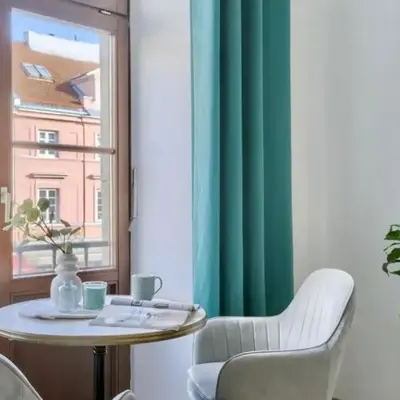 Castle & Culture Stay - Modern 2-Room with Balcony Apartment in Warsaw Center