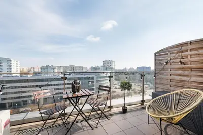 Balkon lub taras w obiekcie Ochota City View Stylish Studio by BookingHost