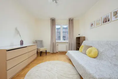 Łóżko lub łóżka w pokoju w obiekcie Spacious 4-Bedroom Apartment by Noclegi Renters