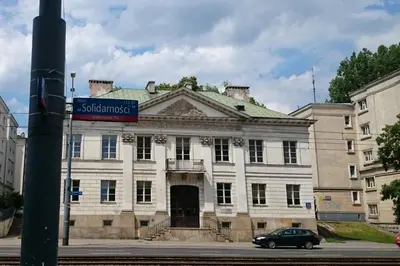Budynek, w którym mieści się apartament