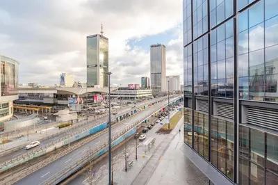 Widok na miasto Warszawa z tego apartamentu