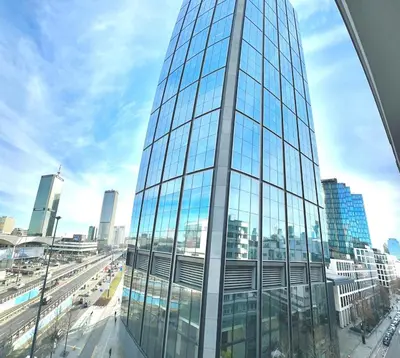 Widok na miasto Warszawa z tego apartamentu