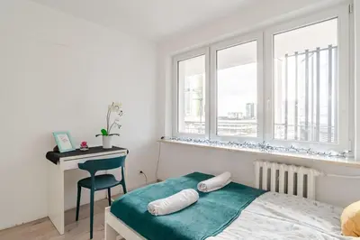 Łóżko lub łóżka w pokoju w obiekcie Varsovian Chic - Stylish 2BR in City Center with Balcony & Views