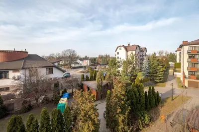 Ogród w obiekcie Tarchomin Standard Apartment by BookingHost