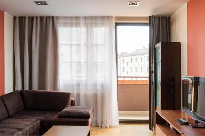 Telewizja i/lub zestaw kina domowego w obiekcie Tarchomin Standard Apartment by BookingHost