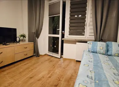 Telewizja i/lub zestaw kina domowego w obiekcie Apartament z ogródkiem Czapli