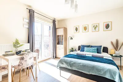 Łóżko lub łóżka w pokoju w obiekcie SuperApart Wileńska apt 7 - Komfortowe studio Praga