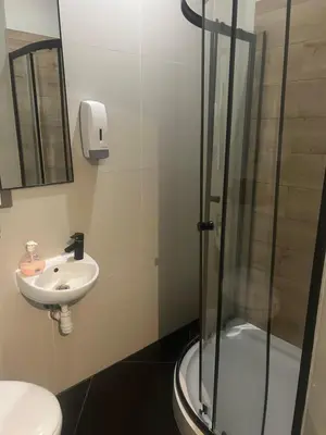 Łazienka w obiekcie Wilcza double room small Apartment by best price City Center
