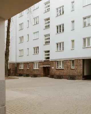 Budynek, w którym mieści się apartament