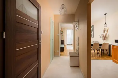 Telewizja i/lub zestaw kina domowego w obiekcie National Stadium Cozy Retreat Apartment by BookingHost