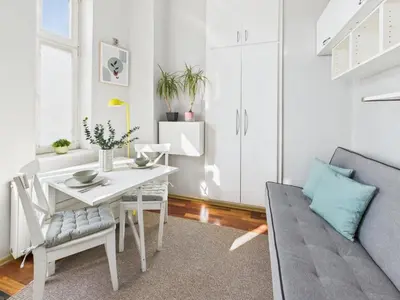 Część wypoczynkowa w obiekcie Budget-Friendly Studio Located near Royal Baths Park by Noclegi Renters