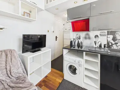 Kuchnia lub aneks kuchenny w obiekcie Budget-Friendly Studio Located near Royal Baths Park by Noclegi Renters