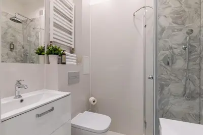 Łazienka w obiekcie Glamour Apartment Miła with Balcony in Warsaw by Noclegi Renters