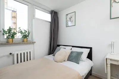 Łóżko lub łóżka w pokoju w obiekcie Cloud 11 Apartment City Center Grzybowska