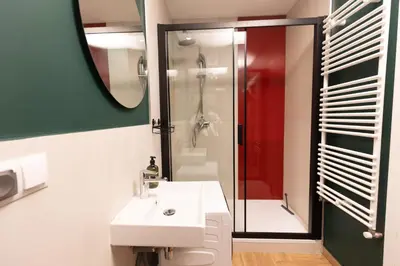 Łazienka w obiekcie City Haven Comfort Rooms #self check-in #essentials included