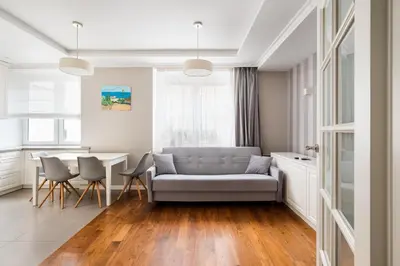 Część wypoczynkowa w obiekcie Wilcza City Centre Cosy Apartment by BookingHost