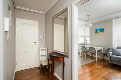 Część wypoczynkowa w obiekcie Wilcza City Centre Cosy Apartment by BookingHost