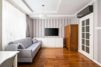 Telewizja i/lub zestaw kina domowego w obiekcie Wilcza City Centre Cosy Apartment by BookingHost
