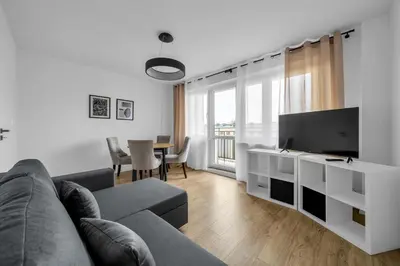 Telewizja i/lub zestaw kina domowego w obiekcie Mokotów Modzelewskiego Modern Apartment by BookingHost