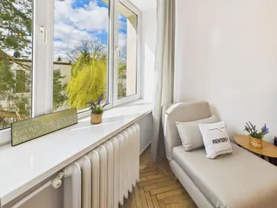 Część wypoczynkowa w obiekcie Cosy Studio Kasprowicza in Warsaw by Noclegi Renters