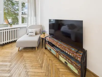 Telewizja i/lub zestaw kina domowego w obiekcie Cosy Studio Kasprowicza in Warsaw by Noclegi Renters