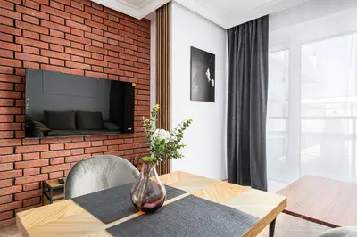 Telewizja i/lub zestaw kina domowego w obiekcie RentPlanet - Apartamenty Ząbkowska