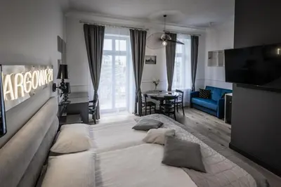 Łóżko lub łóżka w pokoju w obiekcie Boutique Studio, 5-minute walk to Stadion Narodowy Metro