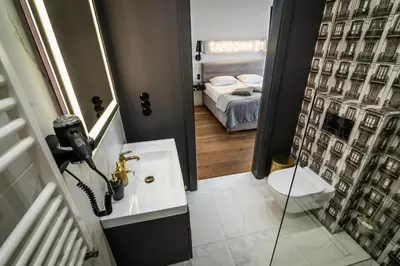 Łóżko lub łóżka w pokoju w obiekcie Boutique Studio, 5-minute walk to Stadion Narodowy Metro