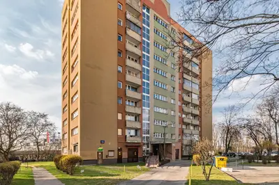 Budynek, w którym mieści się apartament