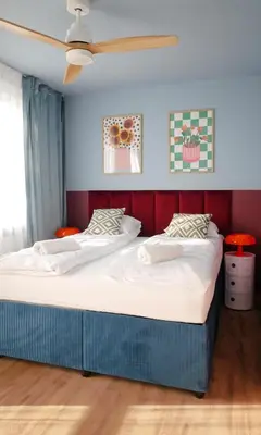 Łóżko lub łóżka w pokoju w obiekcie Blue Apartment with balcony - self check-in