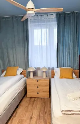 Łóżko lub łóżka w pokoju w obiekcie Blue Apartment with balcony - self check-in