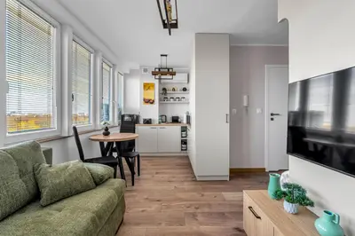Kuchnia lub aneks kuchenny w obiekcie National Stadium Homely Studio by BookingHost