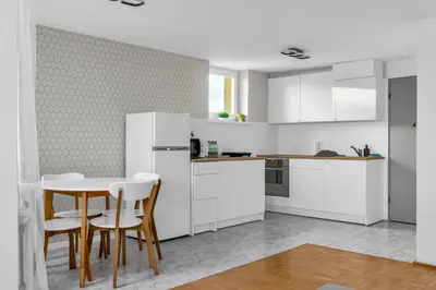 Kuchnia lub aneks kuchenny w obiekcie Mokotów Serene Apartment by BookingHost
