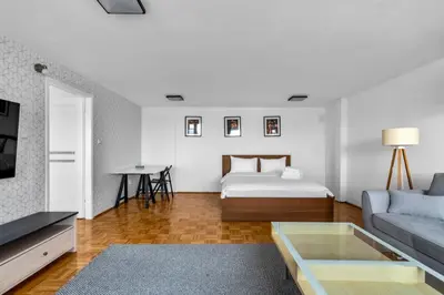 Łóżko lub łóżka w pokoju w obiekcie Mokotów Serene Apartment by BookingHost