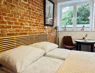 Łóżko lub łóżka w pokoju w obiekcie Apartament Nurska, Saska Kępa blisko Stadionu PGE Narodowy